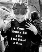 "Une femme sans un homme est comme un poisson sans bicyclette"