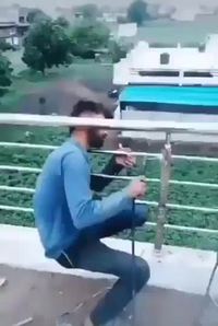 Régis qui fait la soudure...