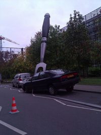 Voiture embrochée