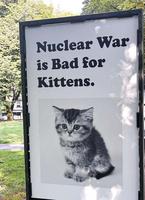 "Une guerre nucléaire, c'est pas bon pour les chatons"...