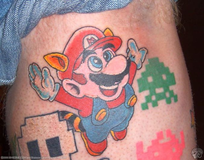 Un tatouage de Mario.