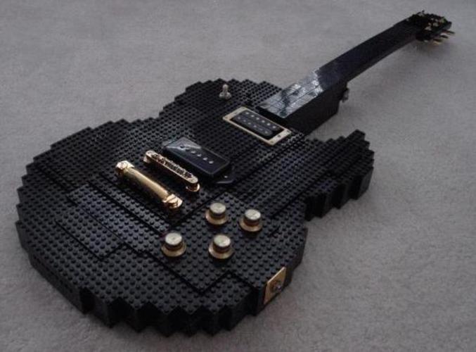Une guitare faîte en Lego.