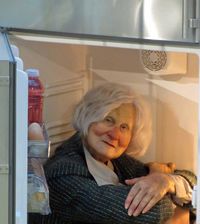Grand mère est dans le frigo