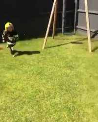 Kan tu veux que ton môme nettoie la pallissade