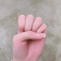 Poing fermé, main ouverte