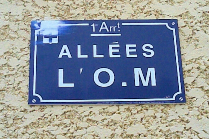 Une plaque de rue partisane à Mauguio.