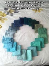 T-shirts de la même couleur ?