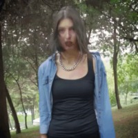 Elle s'assassine