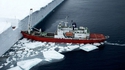 Antarctique: un navire ravitailleur vient littéralement se scotcher à l'inlandsis