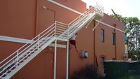 Monter un escalier avec les mains