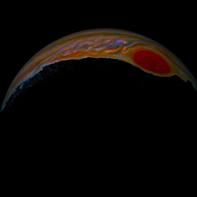 Jupiter et sa Grande Tache Rouge photographiés par la sonde Juno. La saturation des couleurs a été augmentée pour obtenir ce cliché, baptisé La Rose.