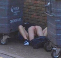 Du romantisme entre deux poubelles