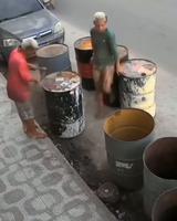 Jeu dangereux : des vapeurs inflammables explosent en pleine figure