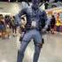 Poser avec un cosplayeur 