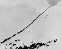 1898 : Canada, province du Yukon, des milliers de prospecteurs vont tenter leur chance à Dawson city