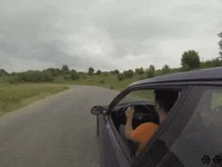 Kan t'as une roue qui taille la route!