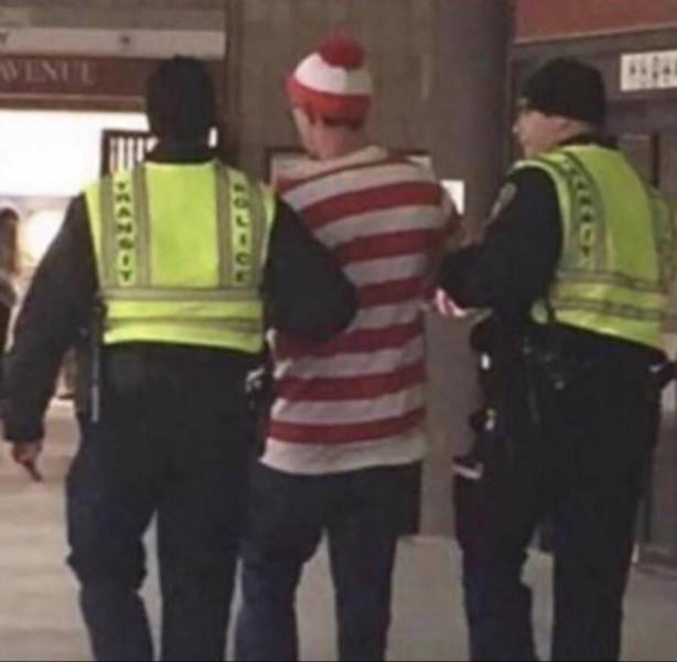La police a réussi à arrêter un individu, se faisant appeler Charlie, Waldo ou encore Wally parmi ses nombreux pseudonymes, qui était en cavale depuis 1987 pour crime contre le bon goût vestimentaire.