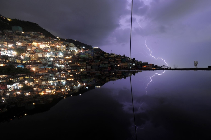 Un orage à Port-au-Prince (Haïti). (photo de Hector Retamal pour AFP)