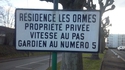 Elle n'est pas seule...