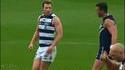 Fair play ? 2 rugbymen australiens se serrent la louche à la fin d'un match