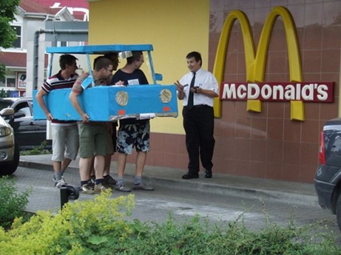 ...pour des faux nuggets. (http://www.lelombrik.net/images/44625/fabrication-des-nuggets-de-chez-mcdo.html)