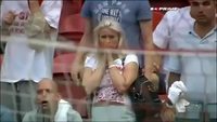 Blonde au stade