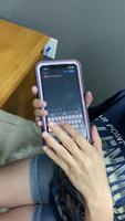 Une américaine Kristy Viers malvoyante nous montre comment elle utilise un IPhone