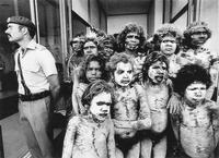 1982, aux nouveaux jeux du Commonwealth en Australie, on avait invité quelques aborigènes