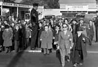 1938 :  Des figurants pour le film "Le magicien d'Oz" arrivent aux studios de tournage