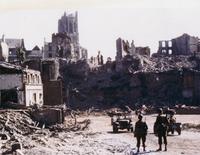 Août 1944, il ne reste quasiment plus rien de Saint Lô. Merci les alliés !