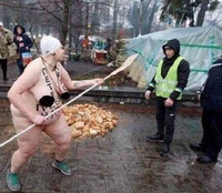 Une russe manifeste !