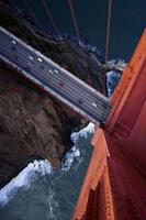 Vue plongeante depuis un des pylônes du Golden Gate