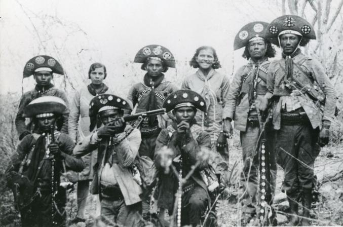 Sorte de semi-bandits brésiliens qui sévirent fin du XIXème siècle jusqu'aux années 30.
.
.
.
https://www.youtube.com/watch?v=rlM8I1RfI3E