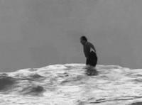 "Leave me alone !" équivaut ici à "Foutez-moi la paix !"