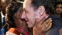 Sarkozy embrassé