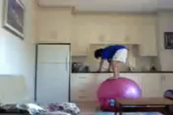 La balle dans la cuisine