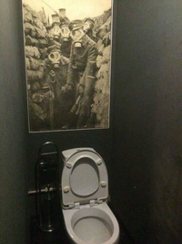 Déco de chiottes de circonstance