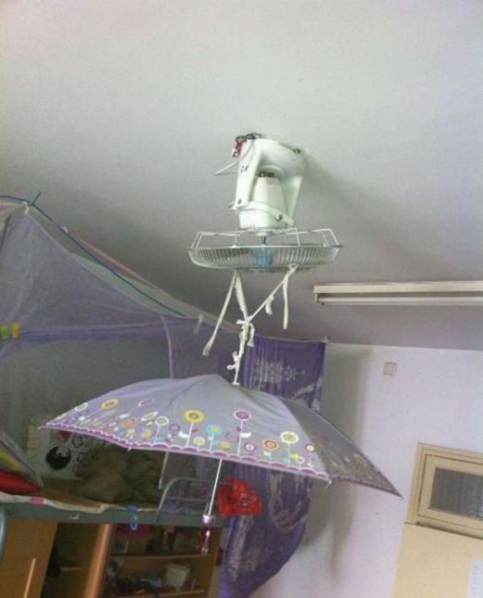 Ingrédients: un parapluie, un plafond, une ventilateur. Temps d'installation: ???