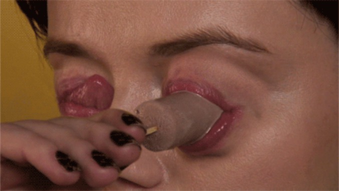 Manger une glace par les yeux