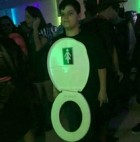 Un urophile qui essaye