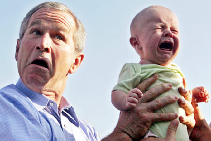 George Bush dans une situation délicate avec un bébé