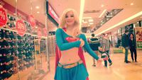 Supergirl veille sur vous