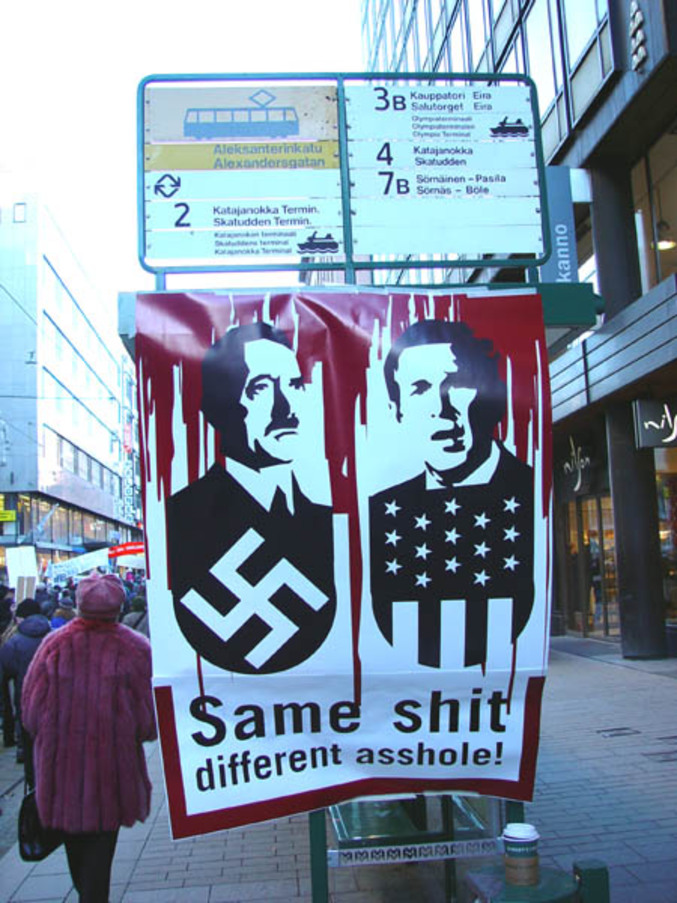 Une affiche representant Bush & Hitler.