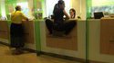 La pose WTF à un comptoir