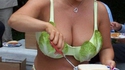 Un saucisse avec votre salade?