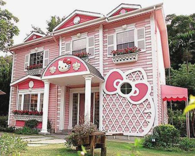 Une maison entièrement décorée avec Hello Kitty.