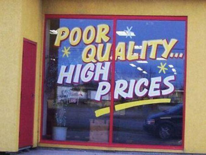 Un magasin qui se vante de ses prix hauts et de la mauvaise qualité de ses produits