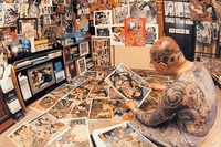 Un japonais amateur d'estampes