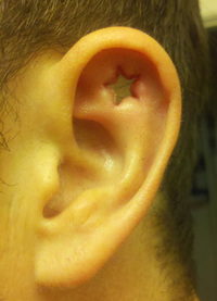 Une étoile dans l'oreille