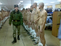 Soldats, préparez-vous au "Présentez... Arme !!!"